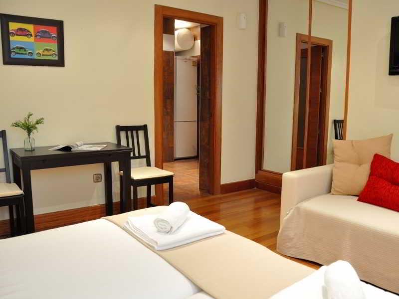 Gran Via Sol Apartamentos Madrid Exterior photo