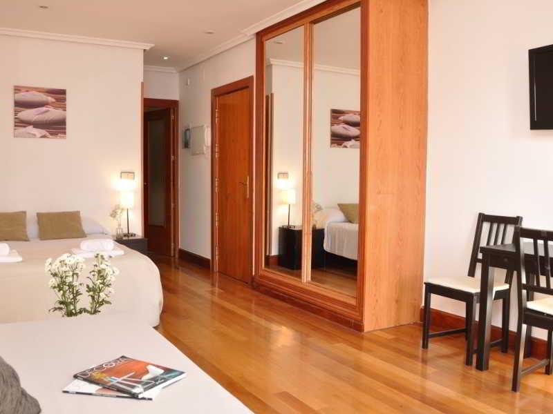 Gran Via Sol Apartamentos Madrid Exterior photo