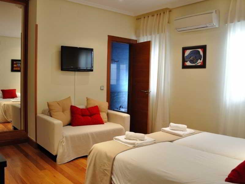 Gran Via Sol Apartamentos Madrid Exterior photo