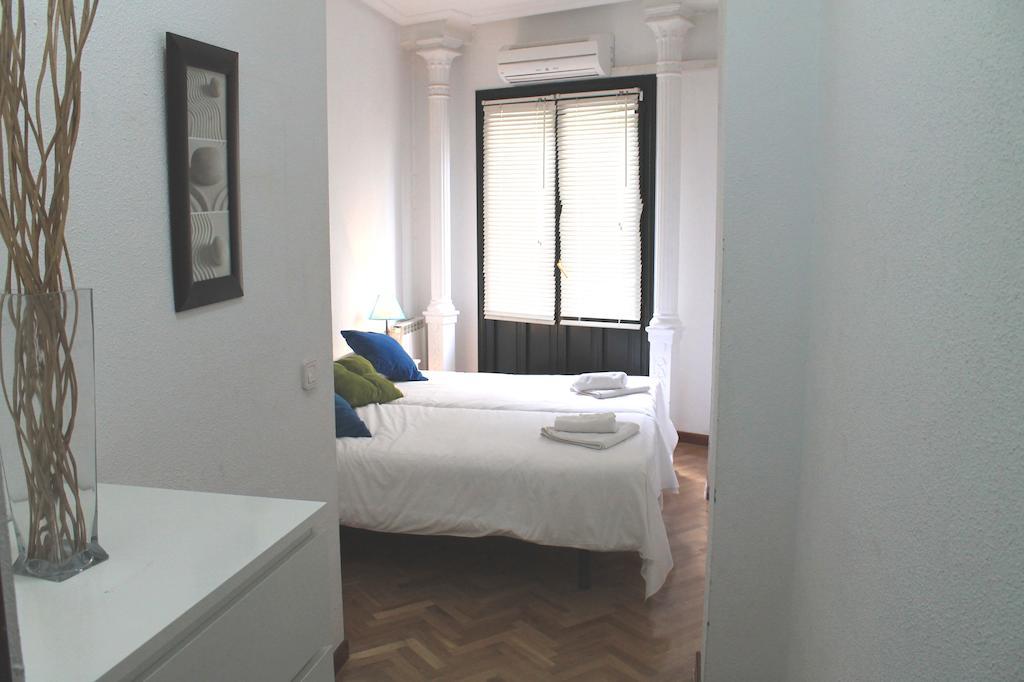 Gran Via Sol Apartamentos Madrid Exterior photo